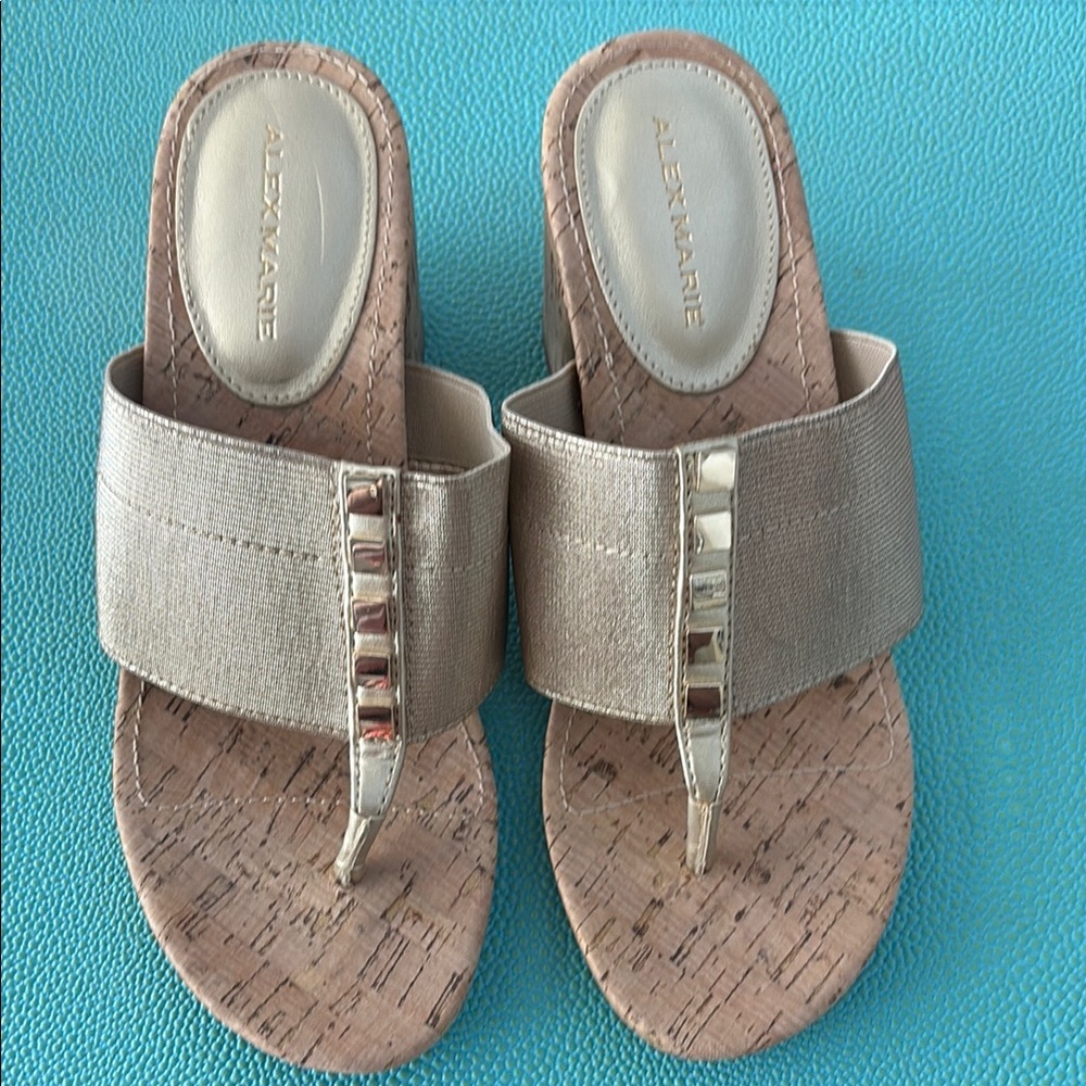 NWOT Alex Marie Gold Sandals Size 6